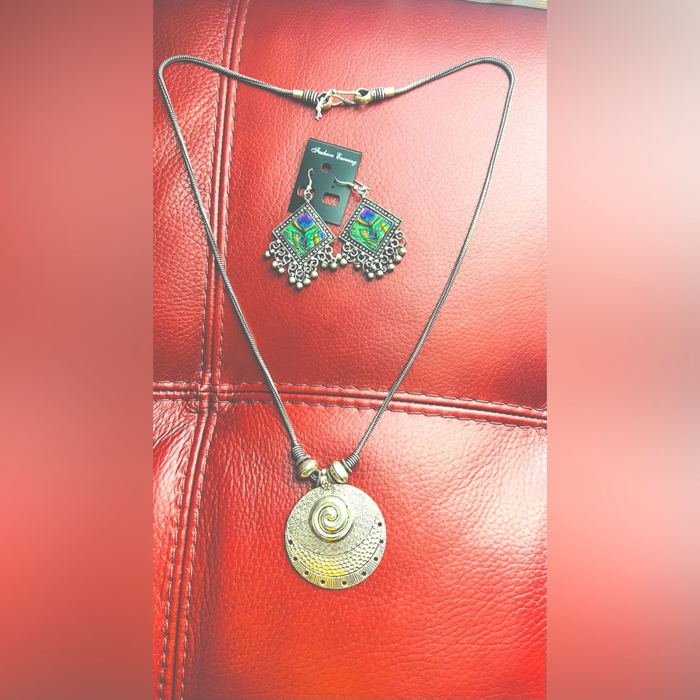Long chain and earrings